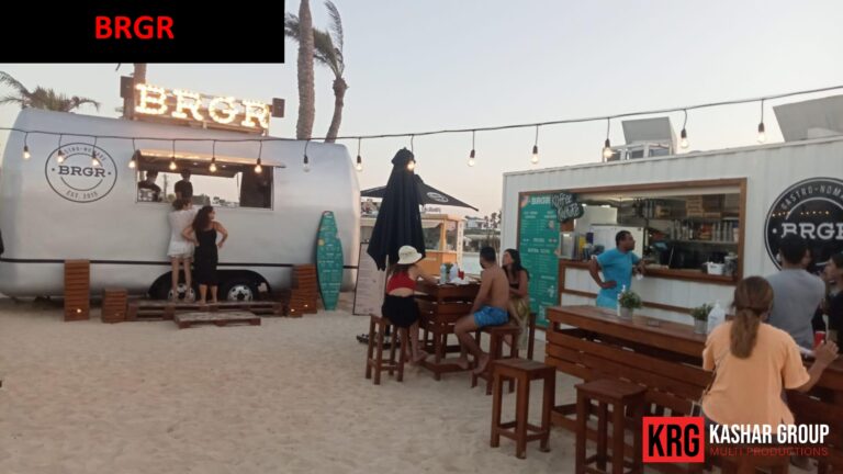 Mobile Solutions Food containers with BRGR logo on beach, people dining outdoors