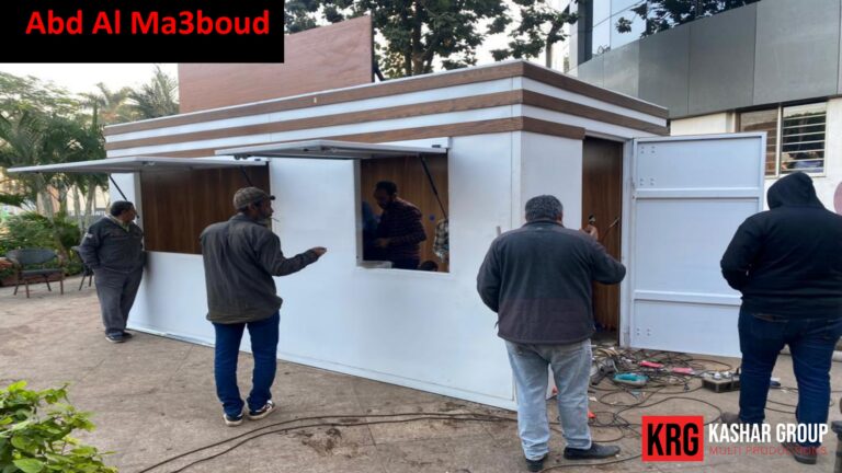 Mobile Solutions Food container construction: workers assemble a modular food kiosk