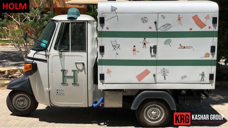 Mobile Solutions White food trailer with "HOLM" logo, decorated with beach-themed drawings